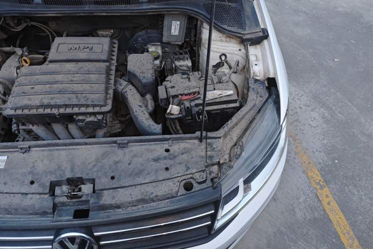 Used Volkswagen Santana 2016 1.6L Manual Fashion Edition Engine Bay Left