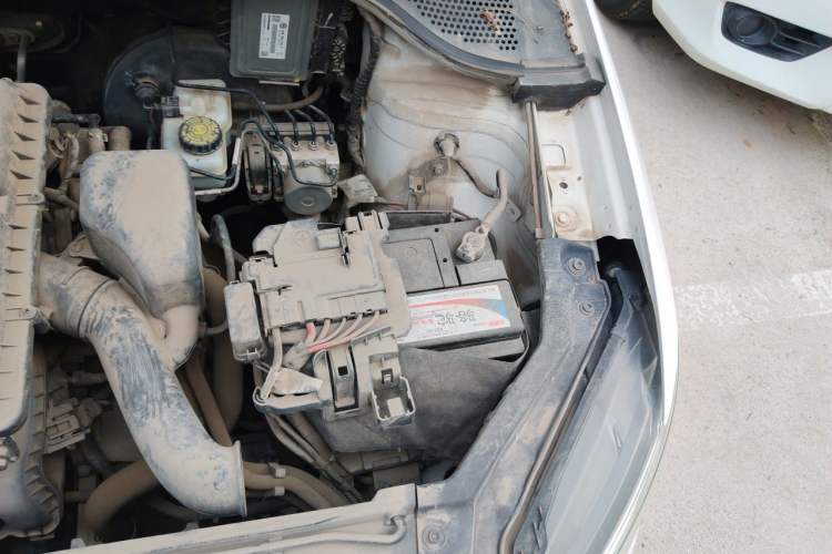 Used Volkswagen Santana 2016 1.6L Manual Fashion Edition Engine Bay Left