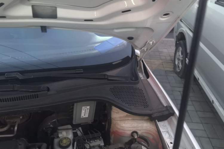 Used Volkswagen Santana 2016 1.6L Automatic Fashion Edition Engine Bay Left