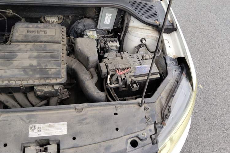 Used Volkswagen Santana 2016 1.6L Manual Fashion Edition Engine Bay Left