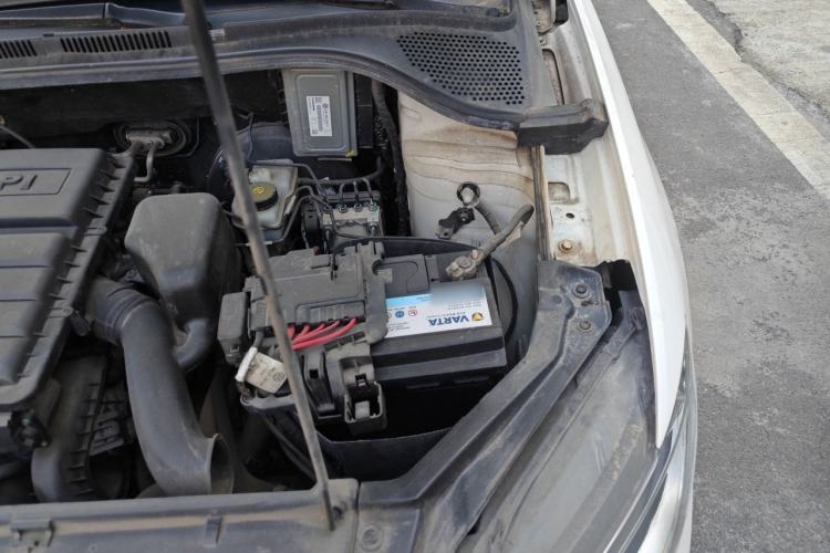 Used Volkswagen Santana 2016 1.6L Manual Fashion Edition Engine Bay Left