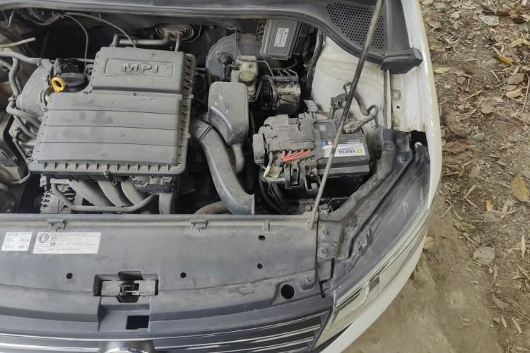 Used Volkswagen Santana 2016 1.6L Manual Comfort Edition Engine Bay Left