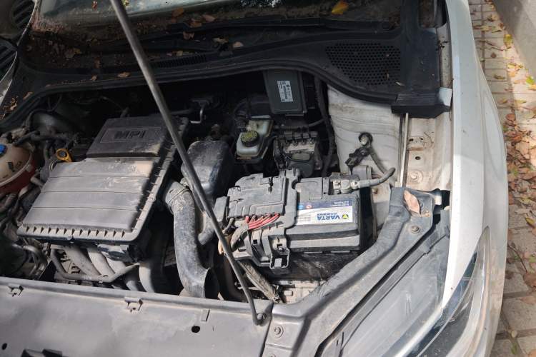 Used Volkswagen Santana 2016 1.6L Manual Comfort Edition Engine Bay Left
