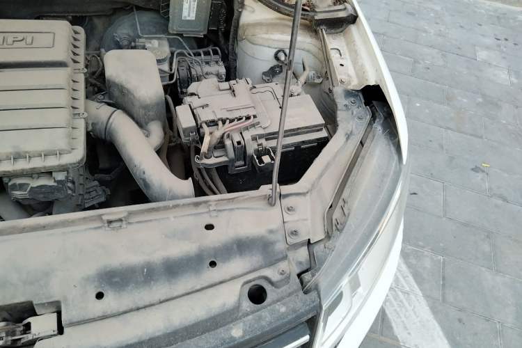 Used Volkswagen Santana 2016 1.6L Manual Fashion Edition Engine Bay Left