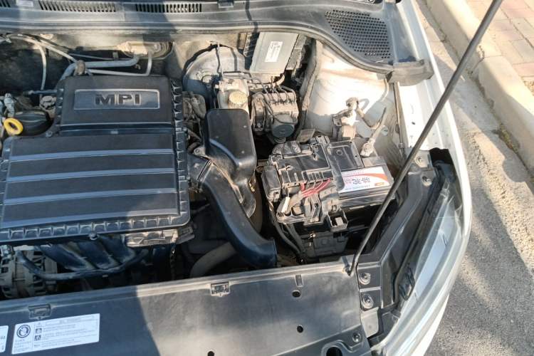 Used Volkswagen Santana 2016 1.6L Manual Fashion Edition Engine Bay Left