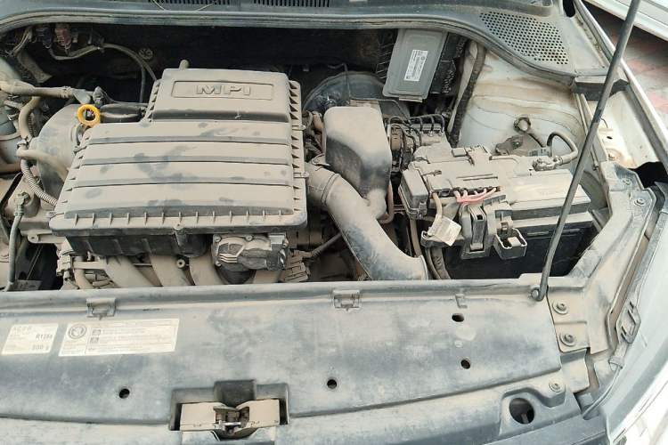 Used Volkswagen Santana 2016 1.6L Manual Fashion Edition Engine Bay Left