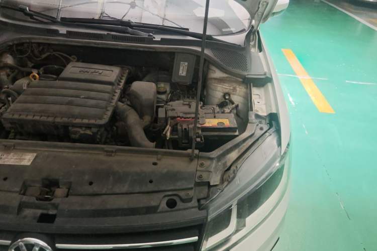 Used Volkswagen Santana 2016 1.6L Manual Fashion Edition Engine Bay Left