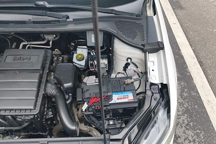 Used Volkswagen Santana 2016 1.6L Manual Fashion Edition Engine Bay Left