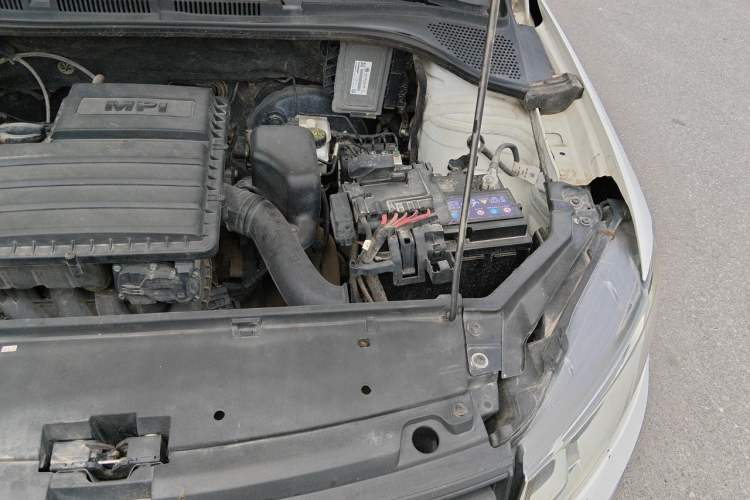 Used Volkswagen Santana 2016 1.4L Manual Fashion Edition Engine Bay Left