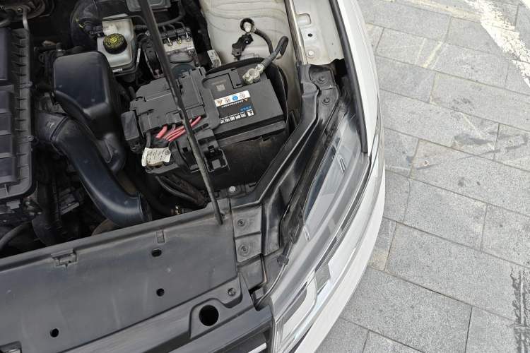 Used Volkswagen Santana 2016 1.4L Manual Fashion Edition Engine Bay Left