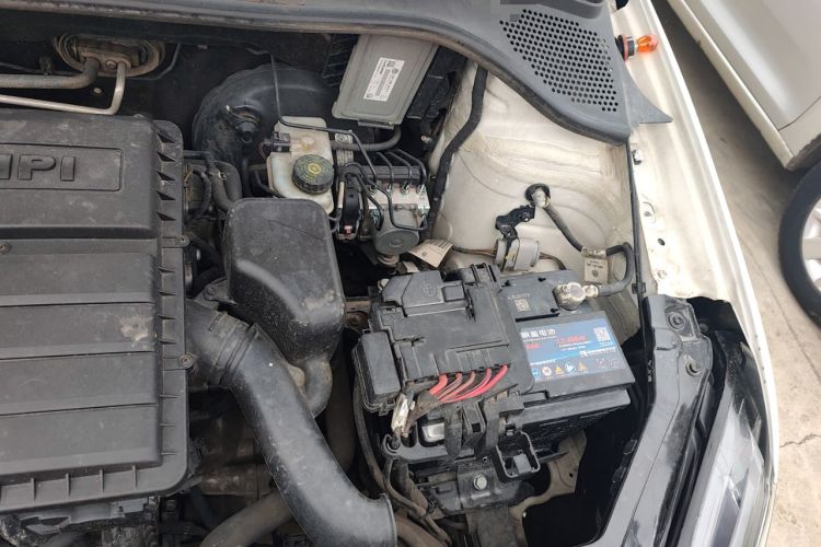 Used Volkswagen Santana 2016 1.6L Manual Fashion Edition Engine Bay Left
