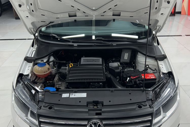 Used Volkswagen Santana 2016 1.6L Manual Fashion Edition Engine Bay
