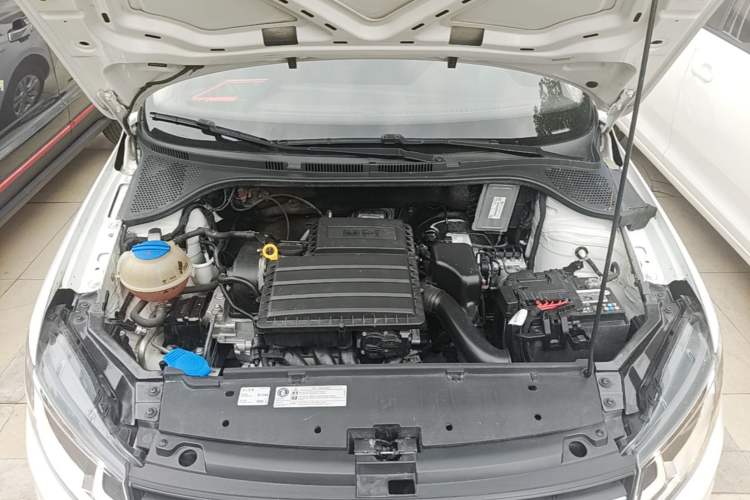 Used Volkswagen Santana 2016 1.4L Manual Fashion Edition Engine Bay