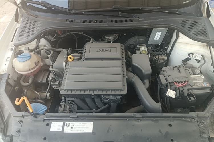 Used Volkswagen Santana 2016 1.6L Manual Fashion Edition Engine Bay
