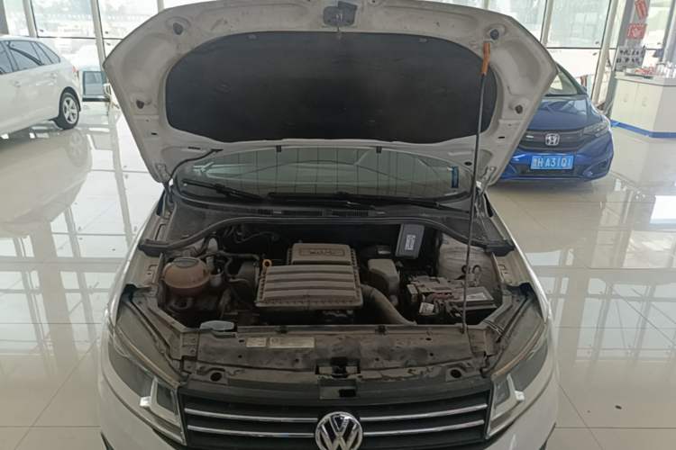 Used Volkswagen Santana 2016 1.6L Manual Fashion Edition Engine Bay