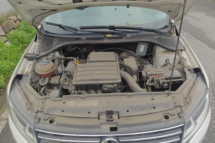 Used Volkswagen Santana 2016 1.6L Manual Fashion Edition Engine Bay