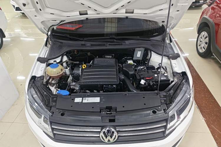 Used Volkswagen Santana 2016 1.6L Automatic Fashion Edition Engine Bay