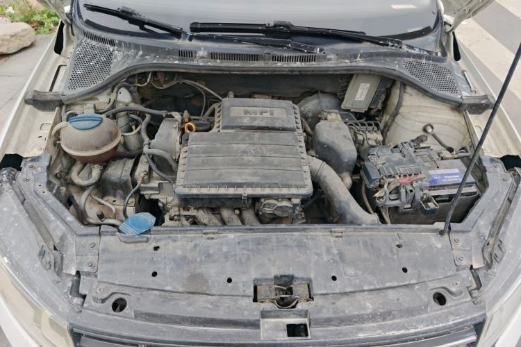 Used Volkswagen Santana 2016 1.6L Manual Fashion Edition Engine Bay