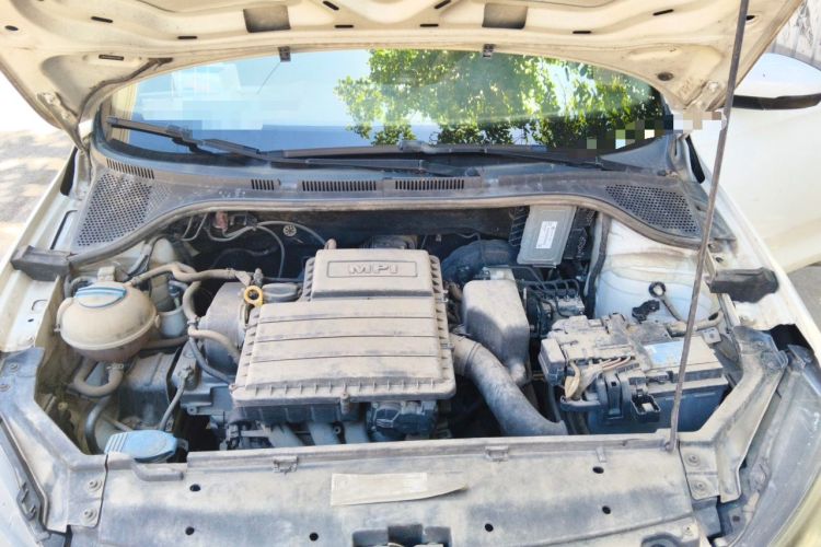 Used Volkswagen Santana 2016 1.6L Manual Fashion Edition Engine Bay