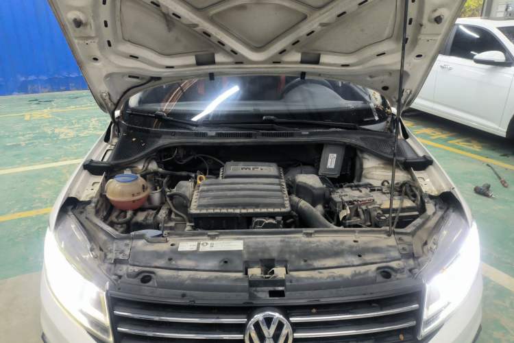 Used Volkswagen Santana 2016 1.6L Automatic Fashion Edition Engine Bay