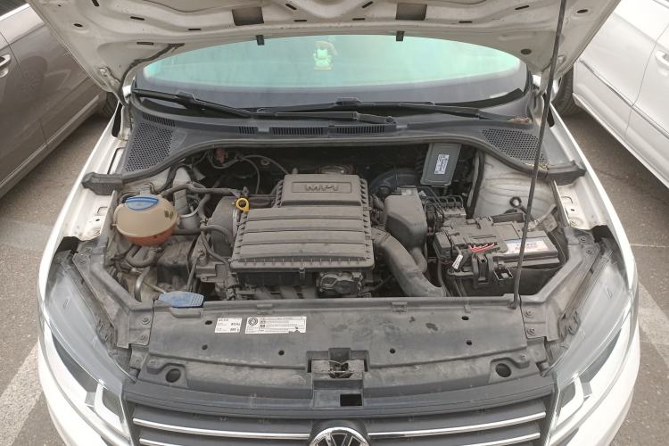 Used Volkswagen Santana 2016 1.6L Manual Fashion Edition Engine Bay