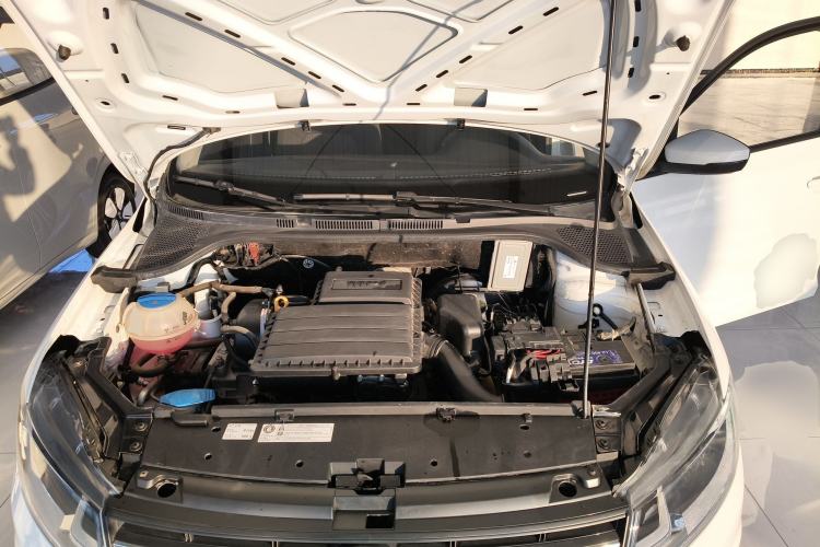 Used Volkswagen Santana 2016 1.6L Manual Fashion Edition Engine Bay
