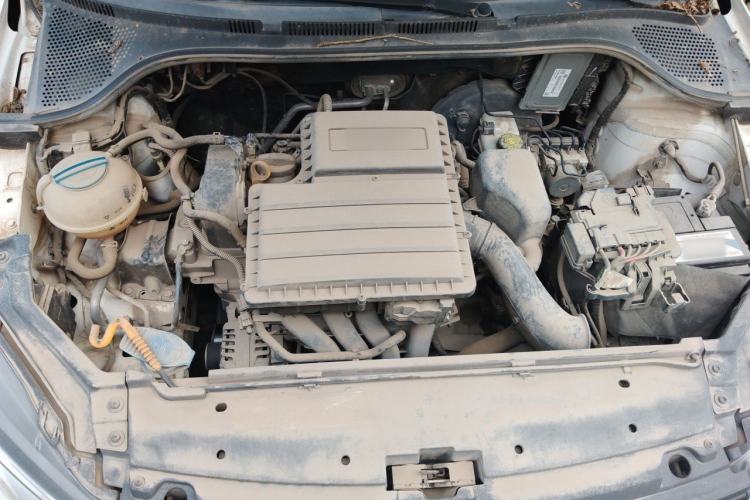 Used Volkswagen Santana 2016 1.6L Manual Fashion Edition Engine Bay