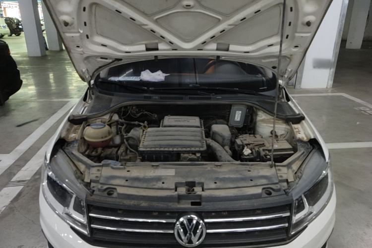 Used Volkswagen Santana 2016 1.6L Manual Fashion Edition Engine Bay