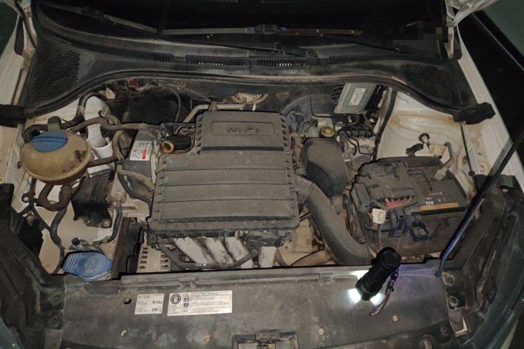 Used Volkswagen Santana 2016 1.6L Manual Fashion Edition Engine Bay