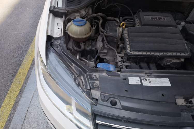 Used Volkswagen Santana 2016 1.6L Manual Fashion Edition Engine Bay Right