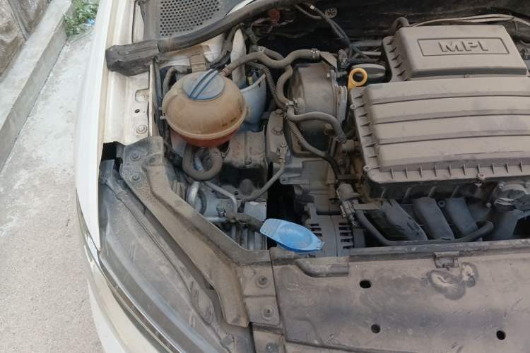 Used Volkswagen Santana 2016 1.6L Manual Fashion Edition Engine Bay Right