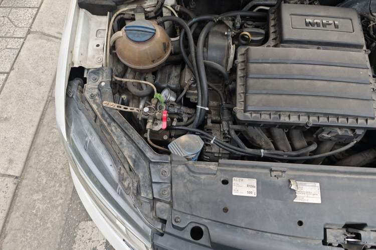 Used Volkswagen Santana 2016 1.6L Manual Fashion Edition Engine Bay Right
