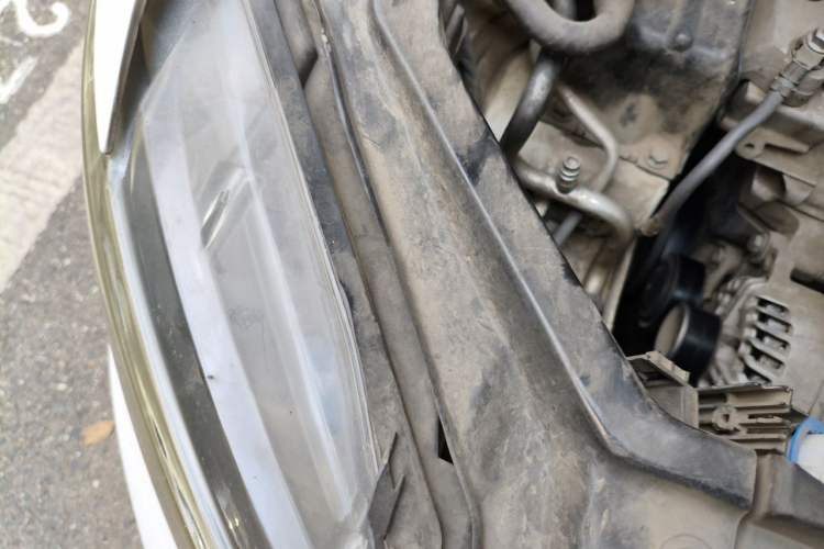 Used Volkswagen Santana 2016 1.6L Manual Fashion Edition Engine Bay Right