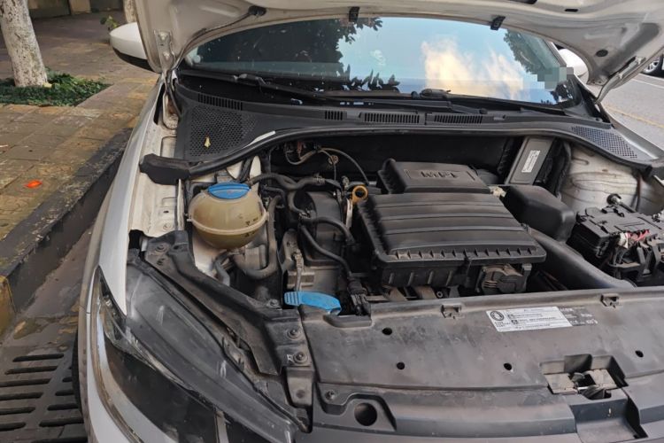 Used Volkswagen Santana 2016 1.6L Manual Fashion Edition Engine Bay Right