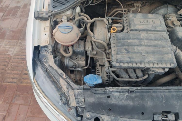 Used Volkswagen Santana 2016 1.6L Manual Fashion Edition Engine Bay Right