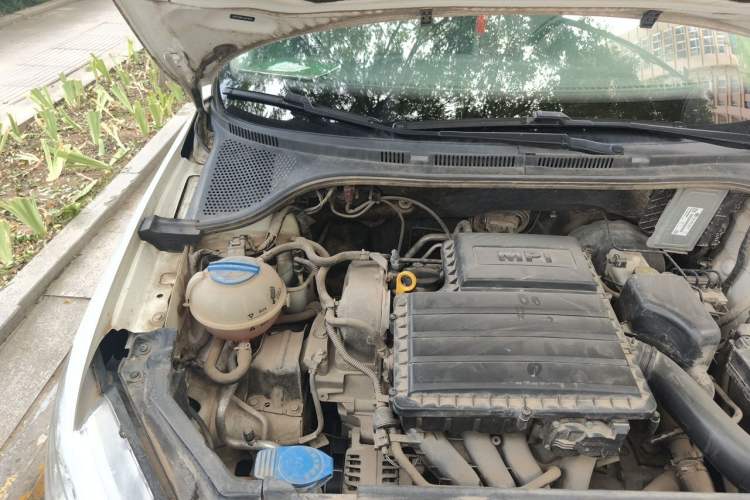 Used Volkswagen Santana 2016 1.6L Automatic Fashion Edition Engine Bay Right