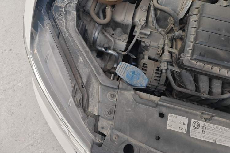 Used Volkswagen Santana 2016 1.6L Automatic Fashion Edition Engine Bay Right