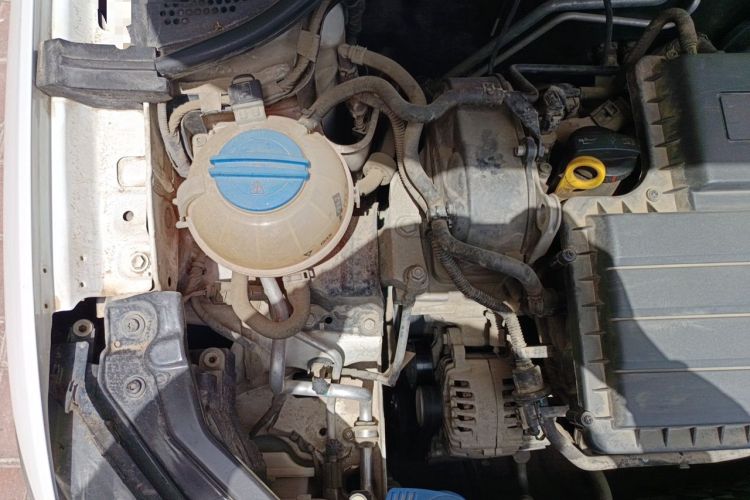 Used Volkswagen Santana 2016 1.6L Manual Comfort Edition Engine Bay Right