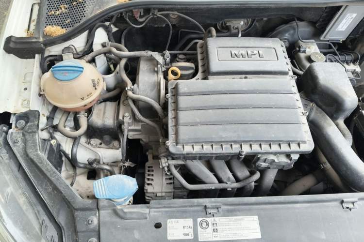 Used Volkswagen Santana 2016 1.6L Manual Fashion Edition Engine Bay Right