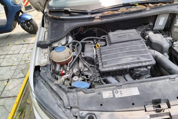 Used Volkswagen Santana 2016 1.6L Manual Fashion Edition Engine Bay Right