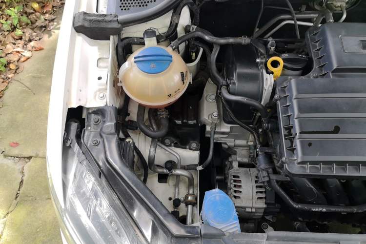 Used Volkswagen Santana 2016 1.6L Automatic Fashion Edition Engine Bay Right