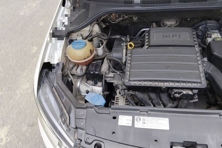 Used Volkswagen Santana 2016 1.6L Manual Fashion Edition Engine Bay Right