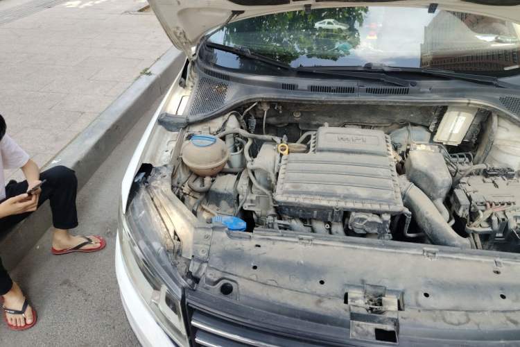Used Volkswagen Santana 2016 1.6L Automatic Fashion Edition Engine Bay Right
