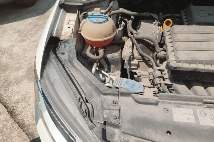 Used Volkswagen Santana 2016 1.6L Automatic Fashion Edition Engine Bay Right