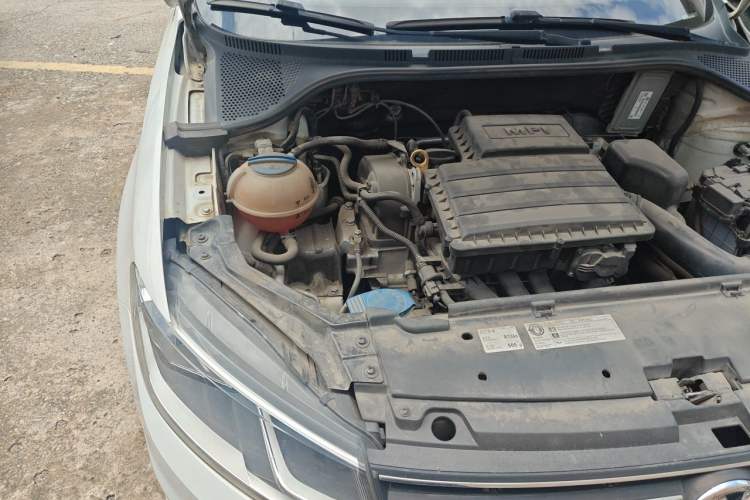 Used Volkswagen Santana 2016 1.6L Manual Comfort Edition Engine Bay Right