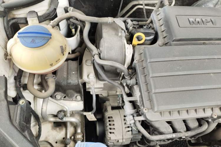 Used Volkswagen Santana 2016 1.6L Automatic Fashion Edition Engine Bay Right