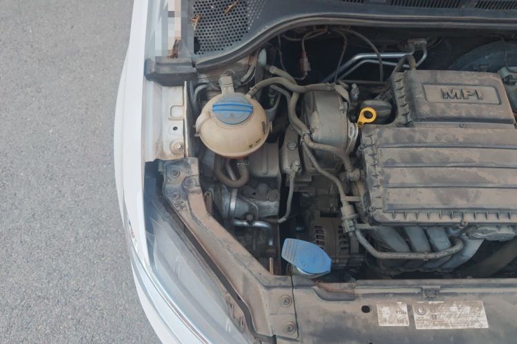 Used Volkswagen Santana 2016 1.6L Automatic Fashion Edition Engine Bay Right