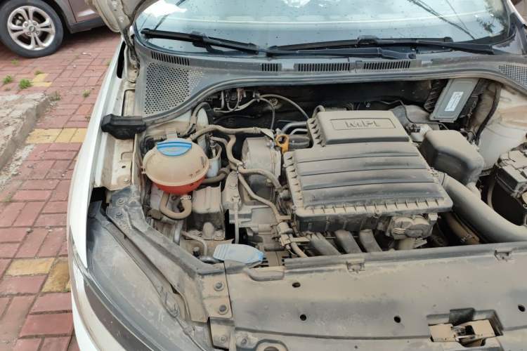 Used Volkswagen Santana 2016 1.6L Manual Fashion Edition Engine Bay Right