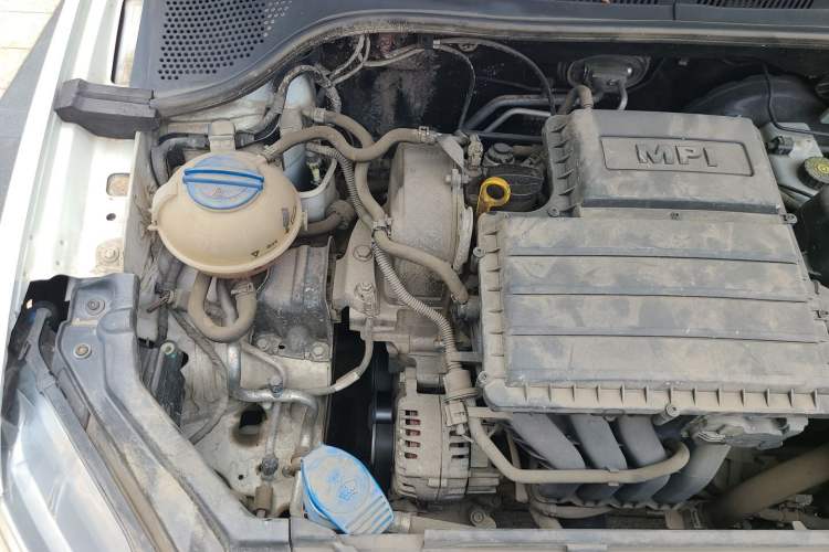 Used Volkswagen Santana 2016 1.6L Manual Fashion Edition Engine Bay Right