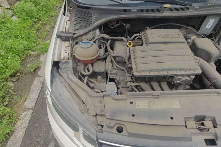 Used Volkswagen Santana 2016 1.6L Manual Fashion Edition Engine Bay Right